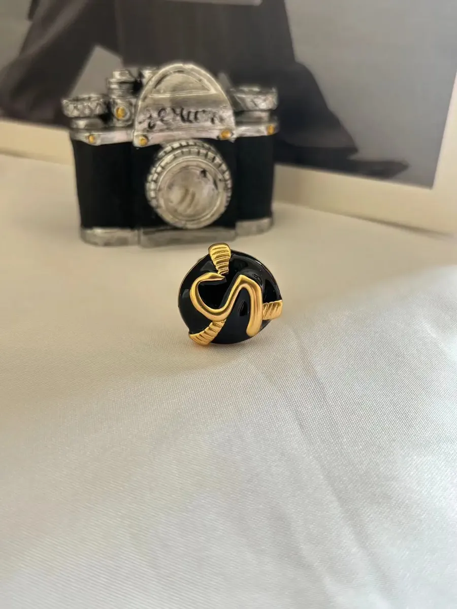 Кольцо женское, черное с золотой змеей, Imitation Rhodium Pl