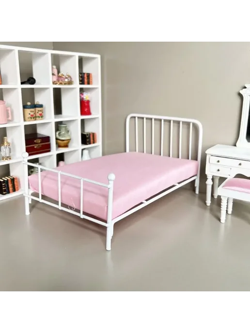 Нет бренда Мини-кровать для кукольного домика Golden Home White, белый, фото 6