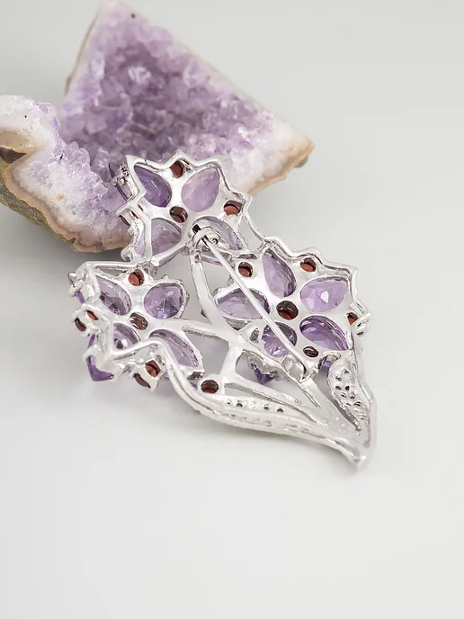 Milana silver Брошь серебро с аметистом, гранатом, хромдиопсидом, серебристый, фото 2